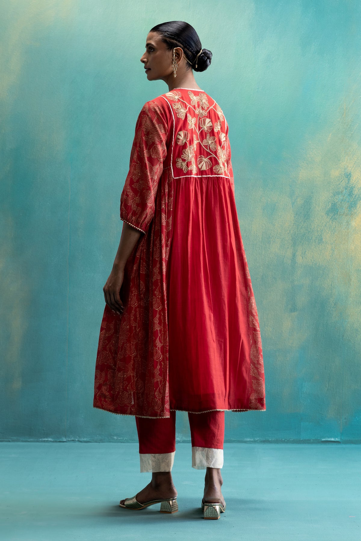 DIL-KASH RED CHANDERI FRONT AND BACK FLORAL EMBROIDERY WITH SIDE PLEATS AND GOLD BLOCK PRINT KURTA SET OF 3