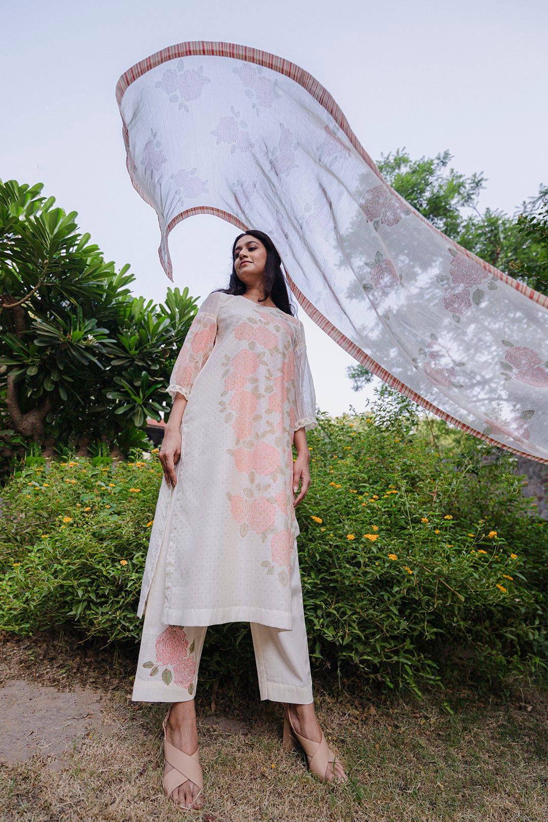 IVORY CHANDERI BLOCK PRINTED FLORAL PINK ROSE ARC KURTA WITH COTTON PANTS AND PRINTED STOLE