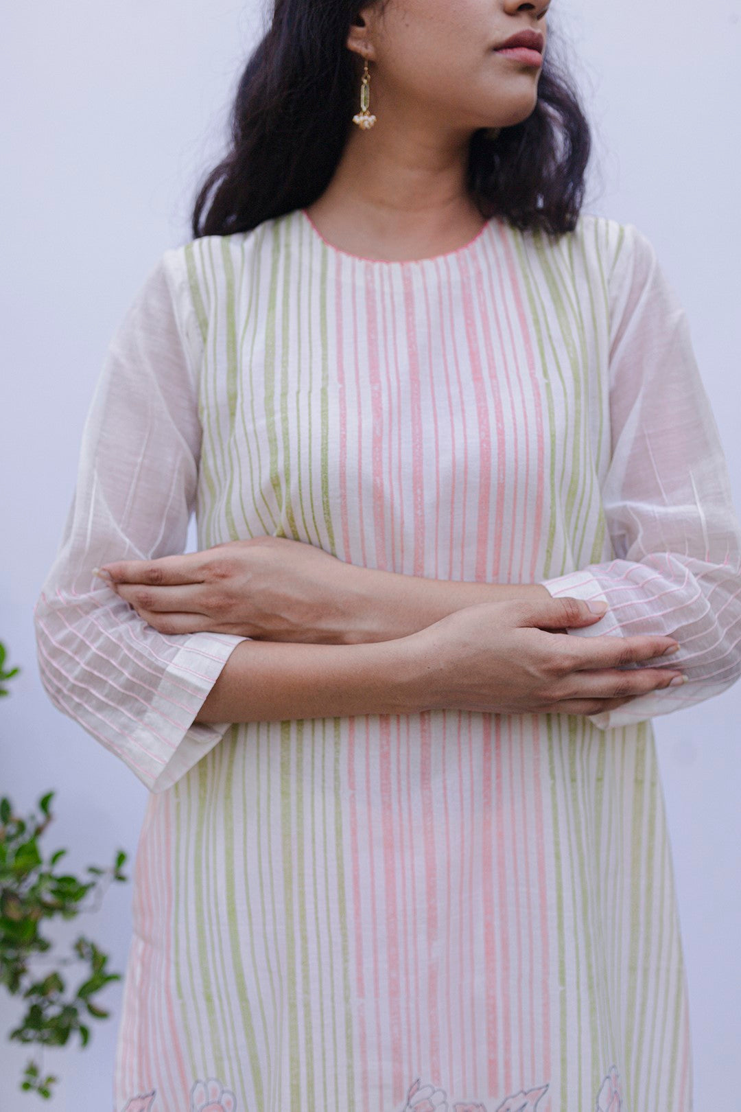 IVORY CHANDERI BLOCK PRINTED STRIPE AND FLORAL BACK BUTTON KURTA WITH PRINTED COTTON PANTS AND LACE STOLE