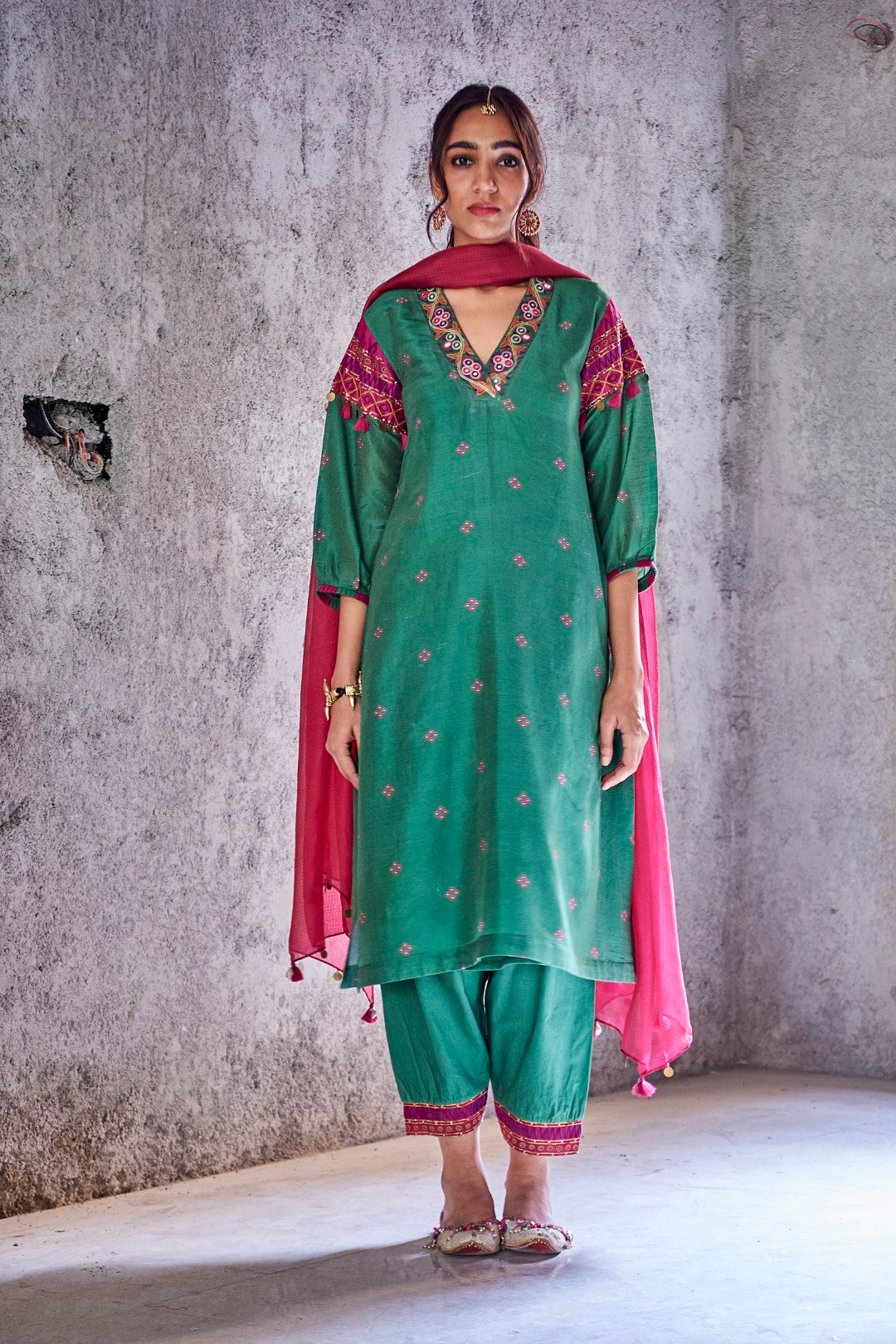 GREEN CHANDERI EMBROIDERED PRAKRITI KURTA SET