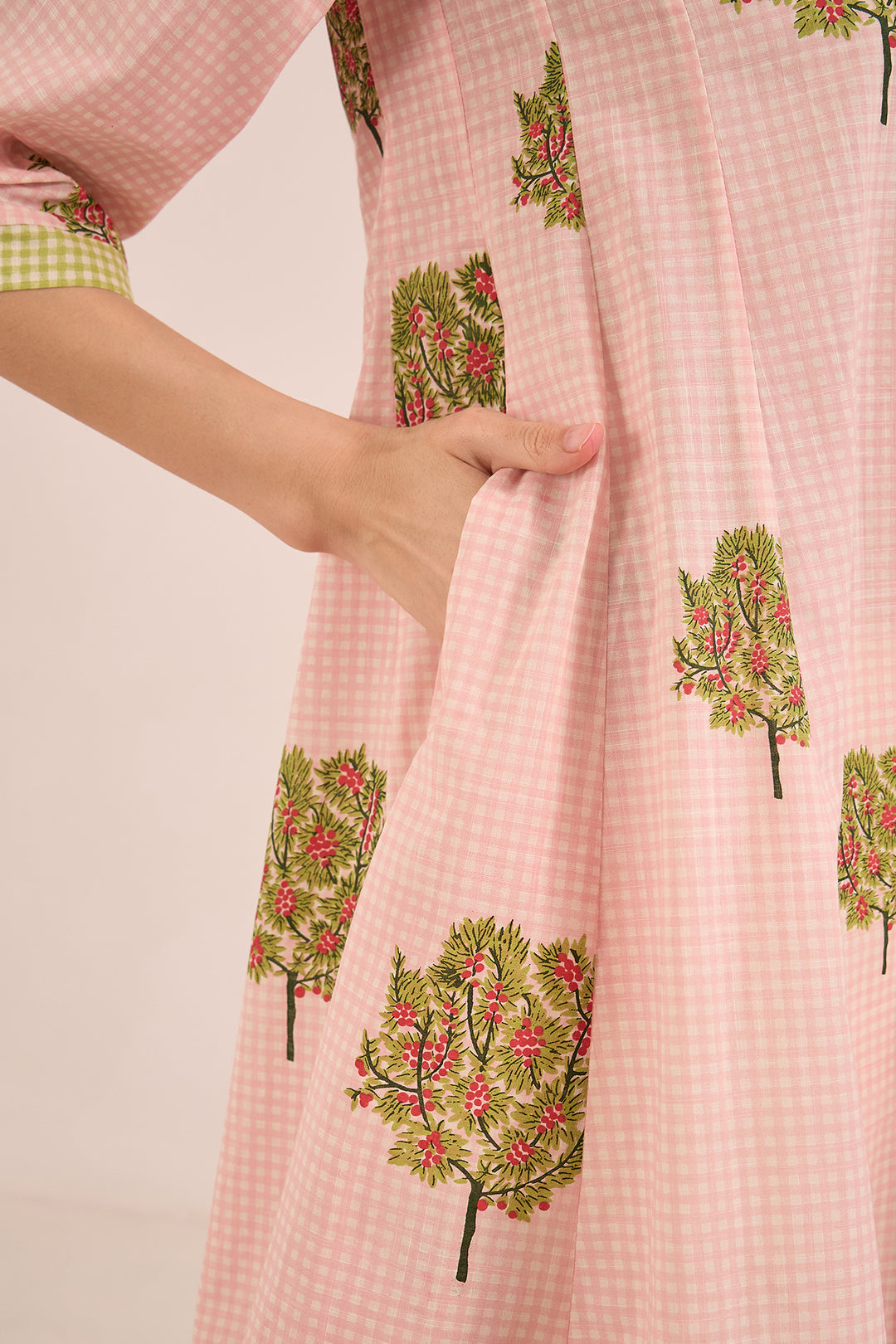 COTTON CHECK APPLE TREE V-NECK TOP - PINK