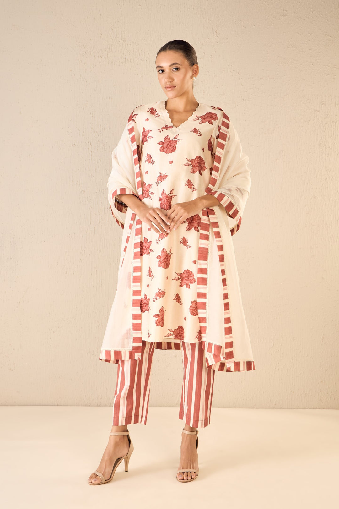 VINTAGE ROSE: RED ROSE CHANDERI SCALLOP NECK SET