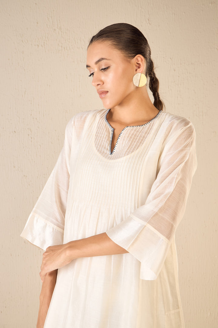 FLORAL CREAM: IVORY PINTUCK CHOGA