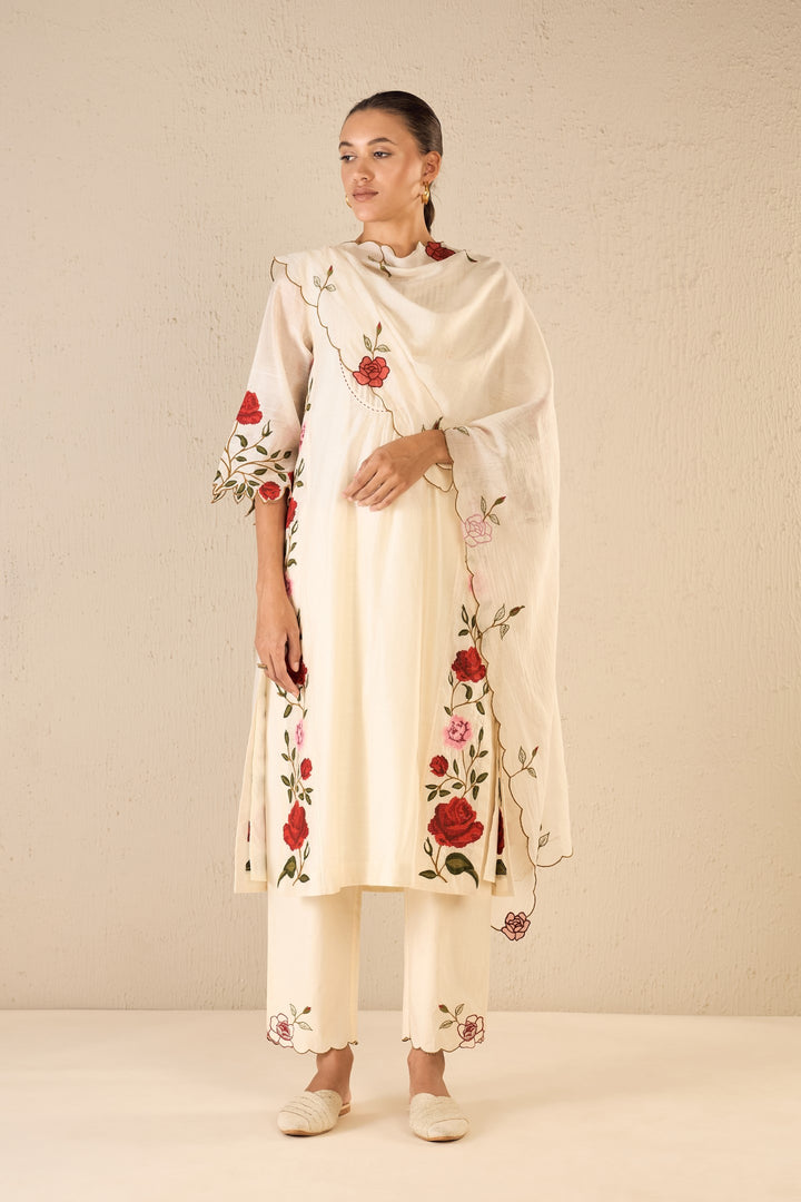 ROSE SHINE: IVORY PINK & RED ROSE EMBROIDERED KALI KURTA SET WITH ROSE EMBRIODERY SCALLOPED DUPATTA