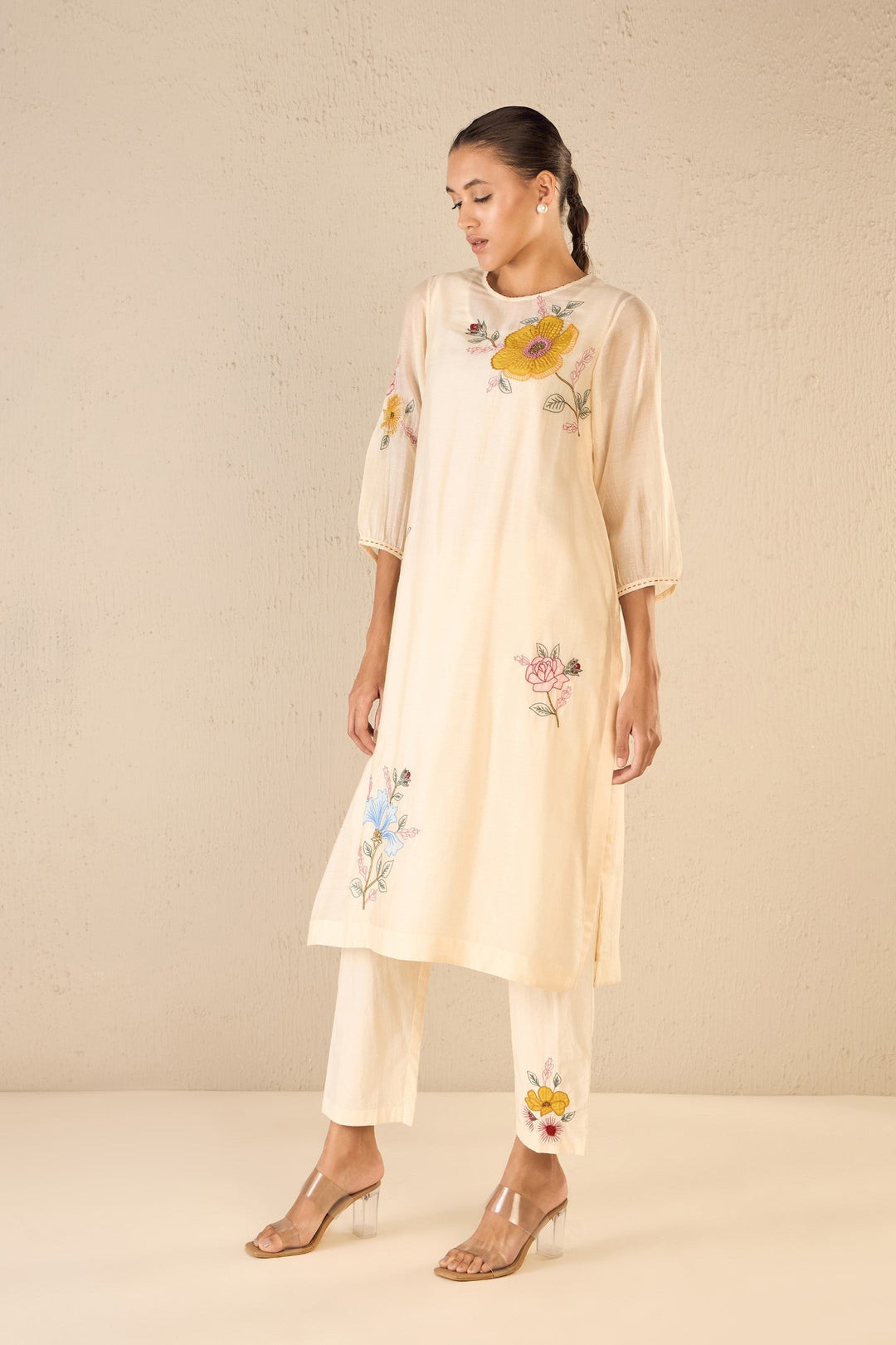 PETAL PATCH: IVORY FLORAL APPLIQUE KURTA