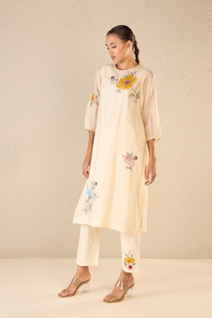 PETAL PATCH: IVORY FLORAL APPLIQUE KURTA