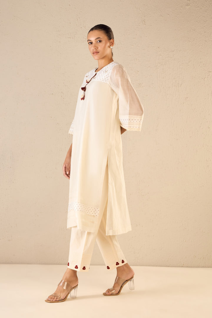 BLOOM DOTS: IVORY POLKA DETAILING KURTA
