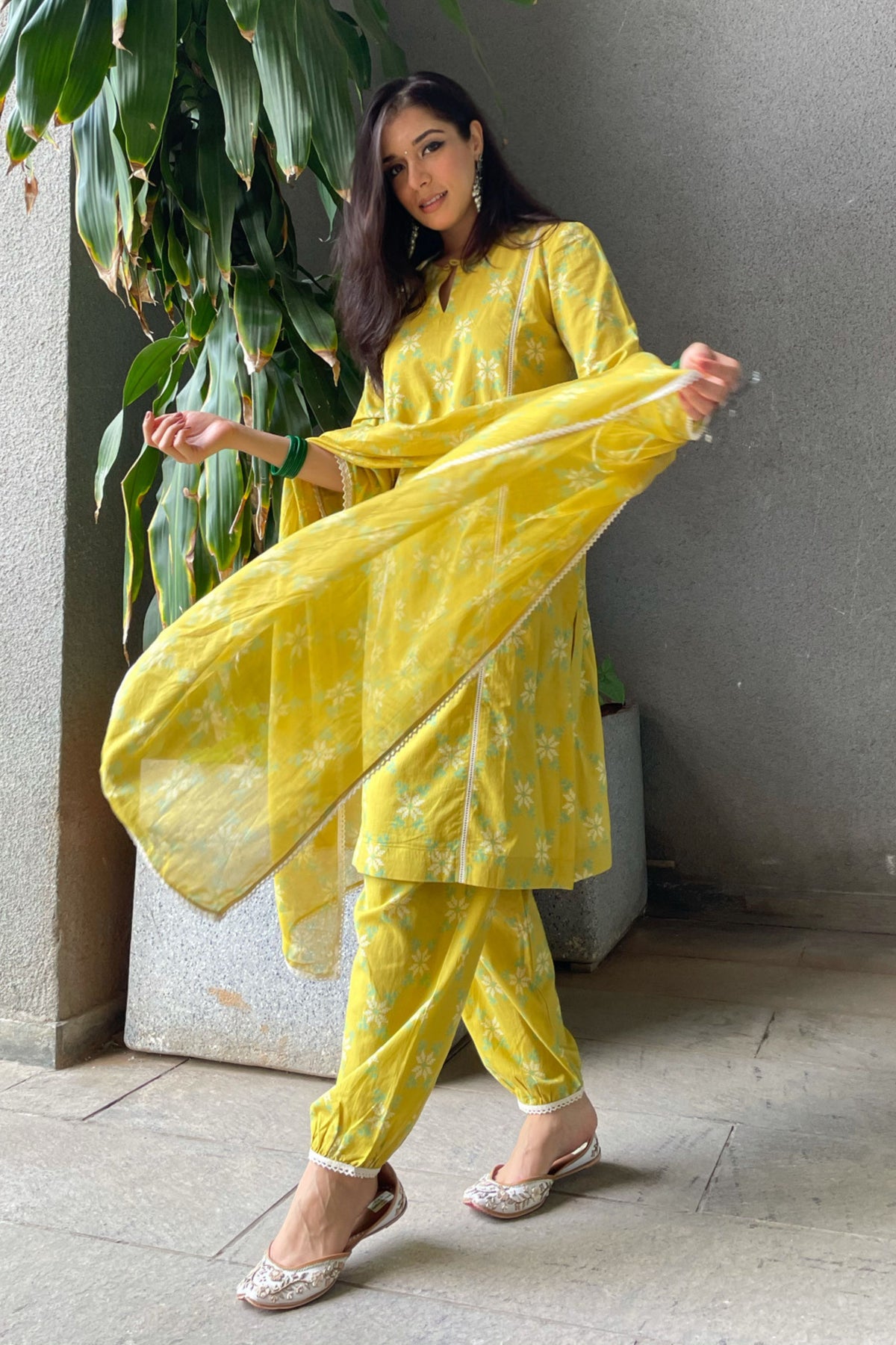 YELLOW SNOWFLAKE KALI KURTA SET