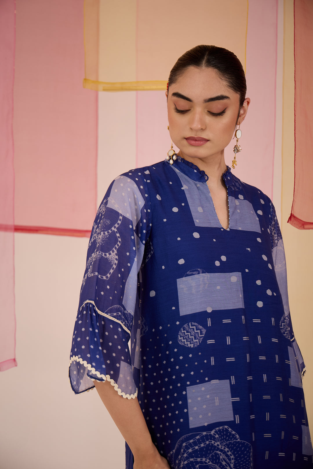 SAMAHAR: Blue Cotton Silk Scallop Kurta