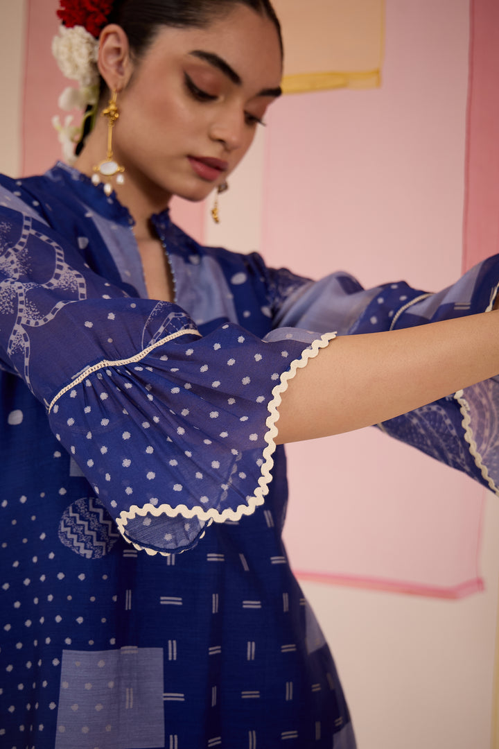 SAMAHAR: Blue Cotton Silk Scallop Kurta