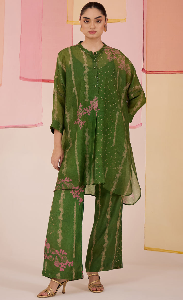 SAMAHAR: Green Cotton Silk Straight Pant