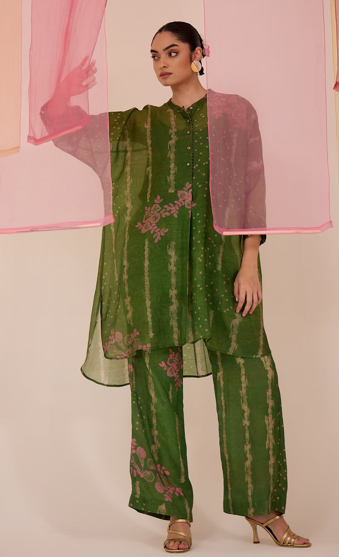 SAMAHAR: Green Aprajita Kimono Set