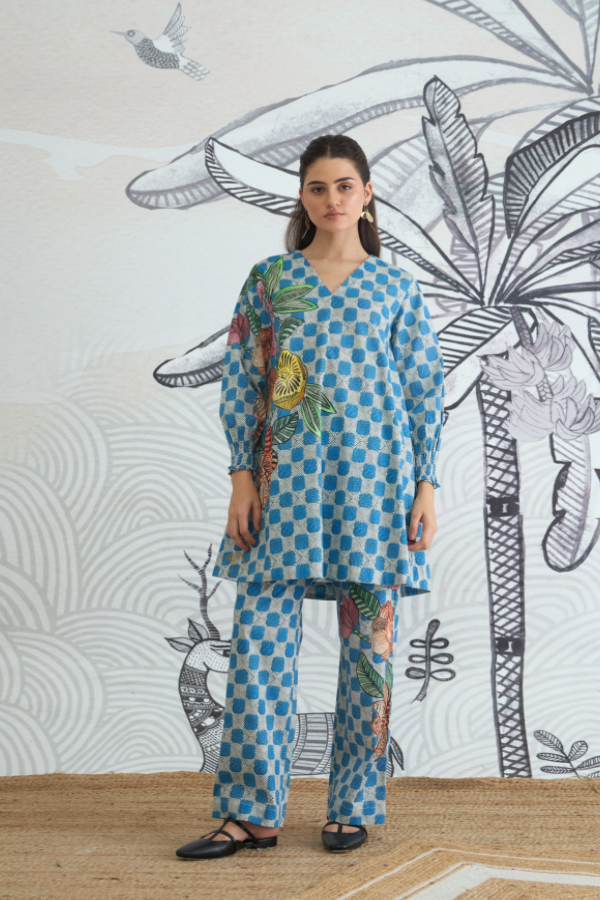 BLUE CHECK FLOWER TOP