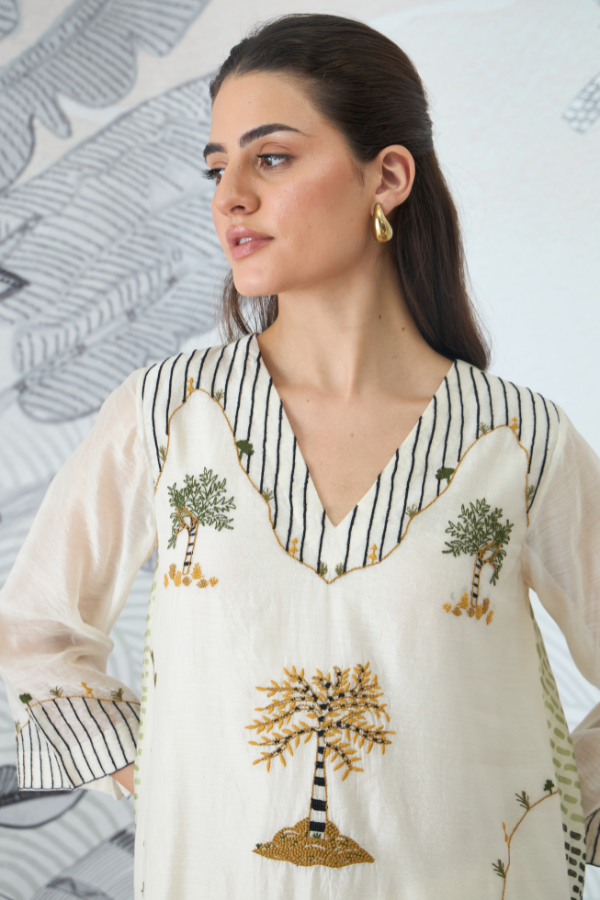 MOUNTAIN EMBROIDERY KURTA WITH PANTS