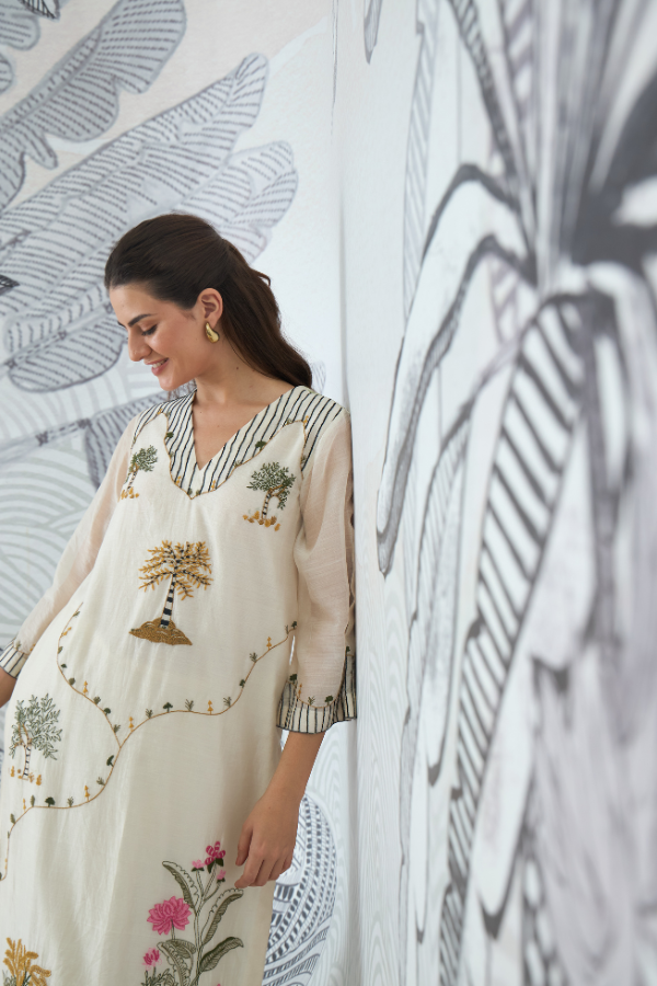 MOUNTAIN EMBROIDERY KURTA WITH PANTS