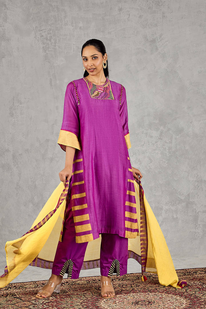 OLIVE YELLOW CHANDERI BLOCK PRINTED BORDER DUPATTA