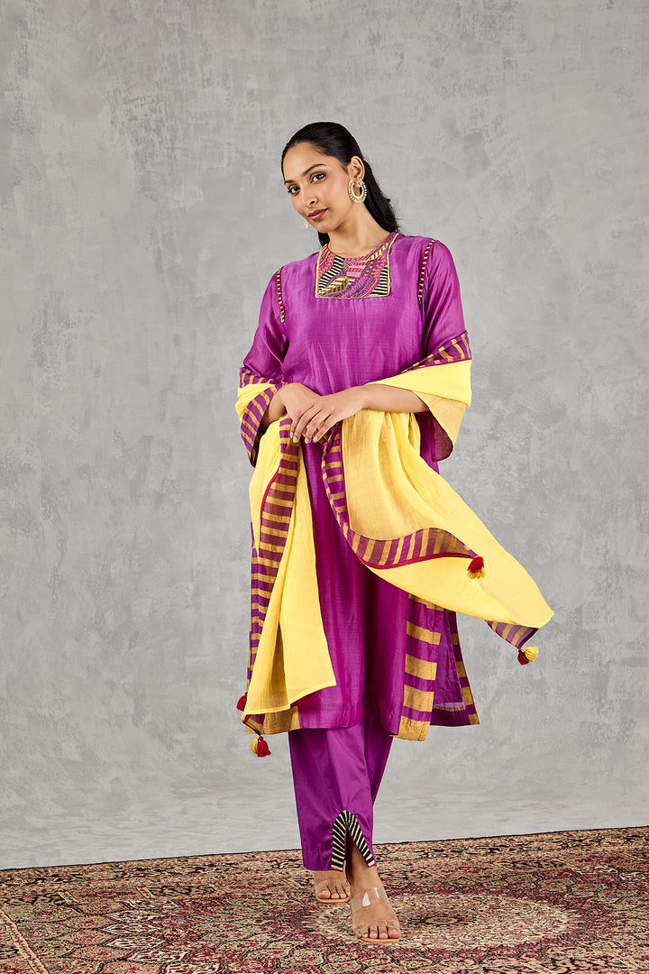 OLIVE YELLOW CHANDERI BLOCK PRINTED BORDER DUPATTA