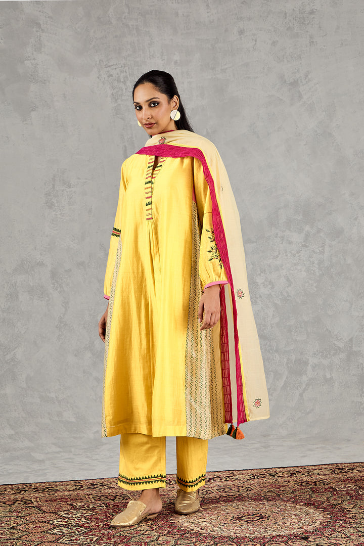 YELLOW ZIG-ZAG SIDE KALI KURTA SET