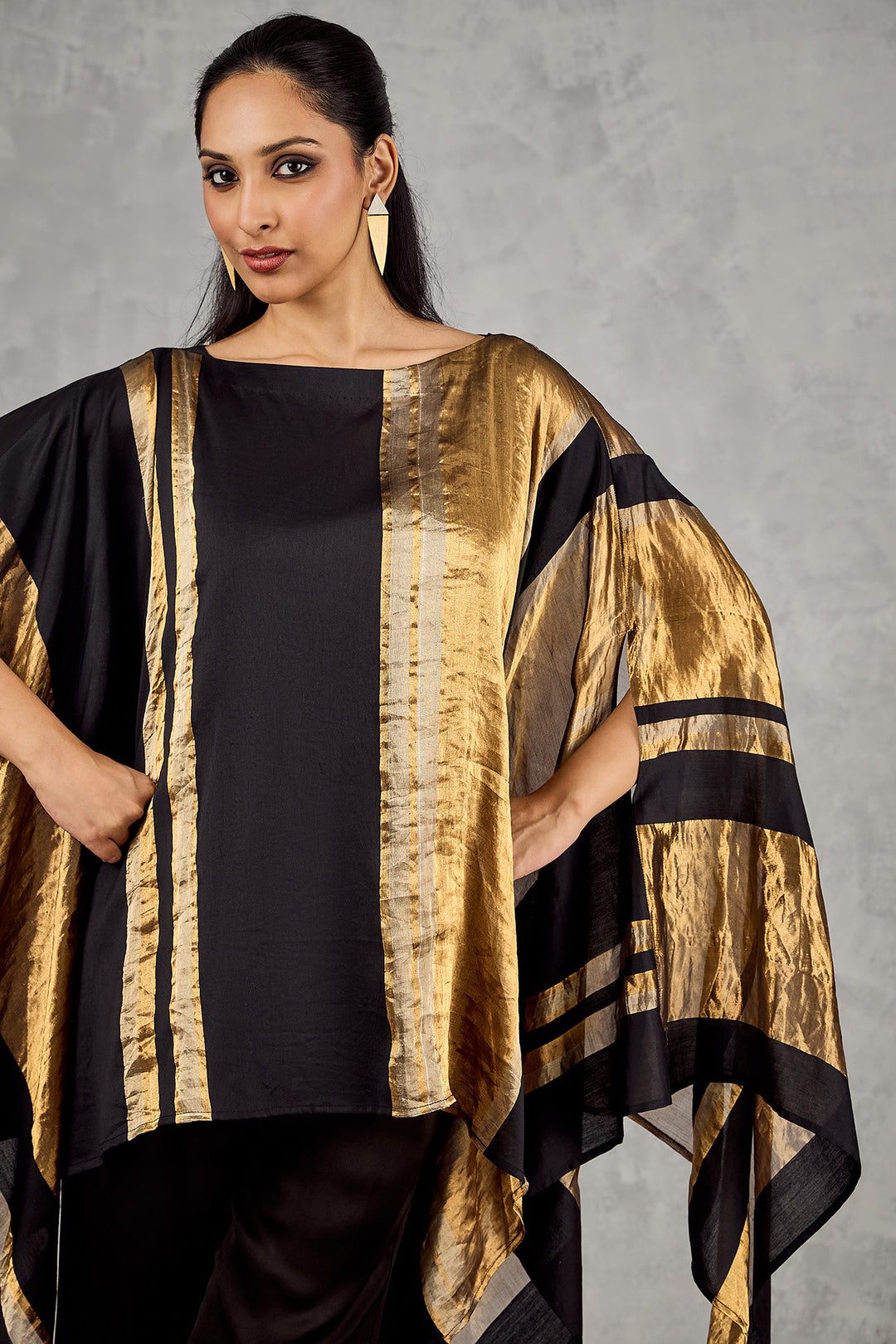 BLACK ASYMMETRICAL CAPE SET
