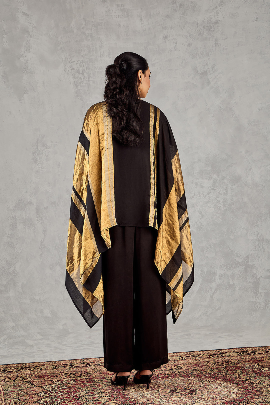 BLACK ASYMMETRICAL CAPE SET