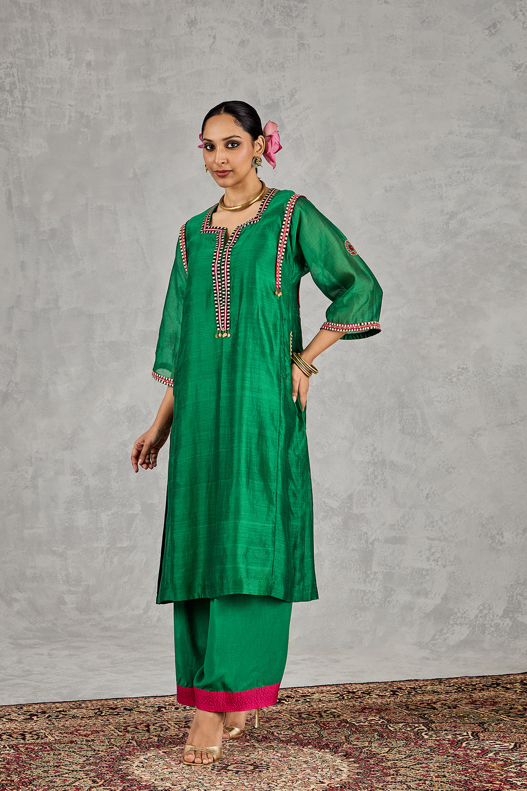 GREEN B/W EMBROIDERY CHOGA