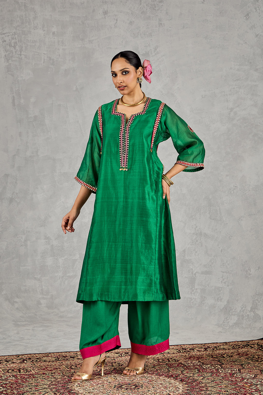GREEN B/W EMBROIDERY CHOGA