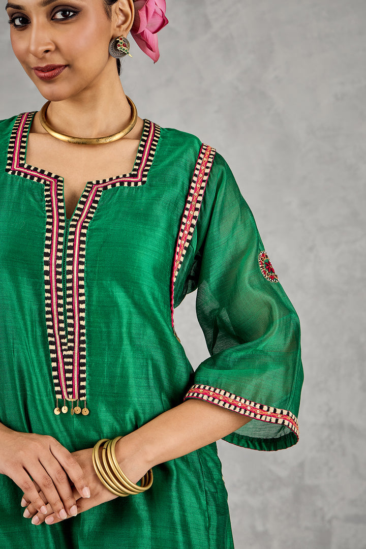 GREEN B/W EMBROIDERY CHOGA