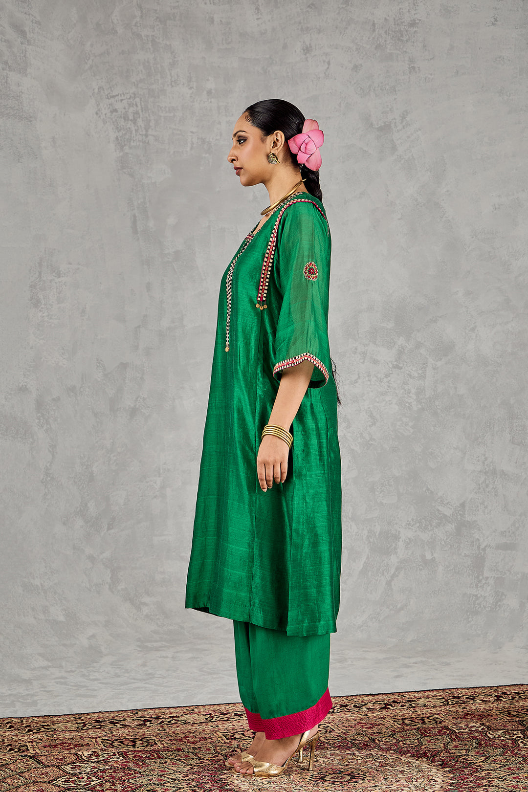 GREEN B/W EMBROIDERY CHOGA