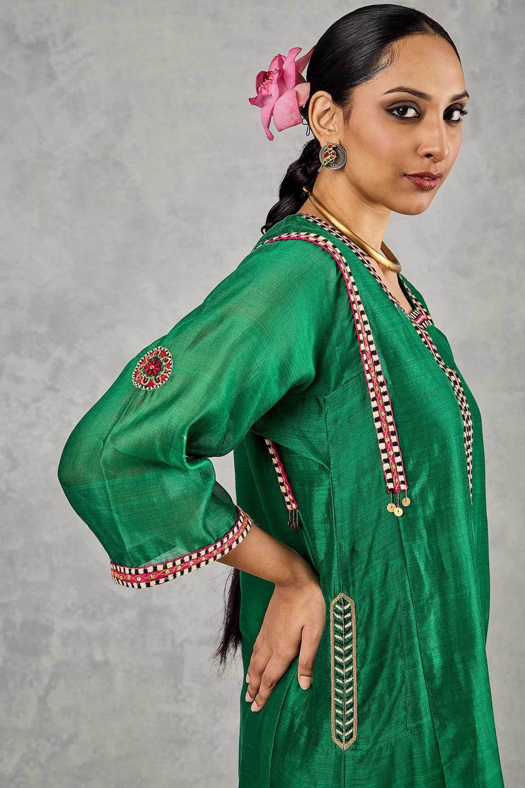 GREEN B/W EMBROIDERY CHOGA SET