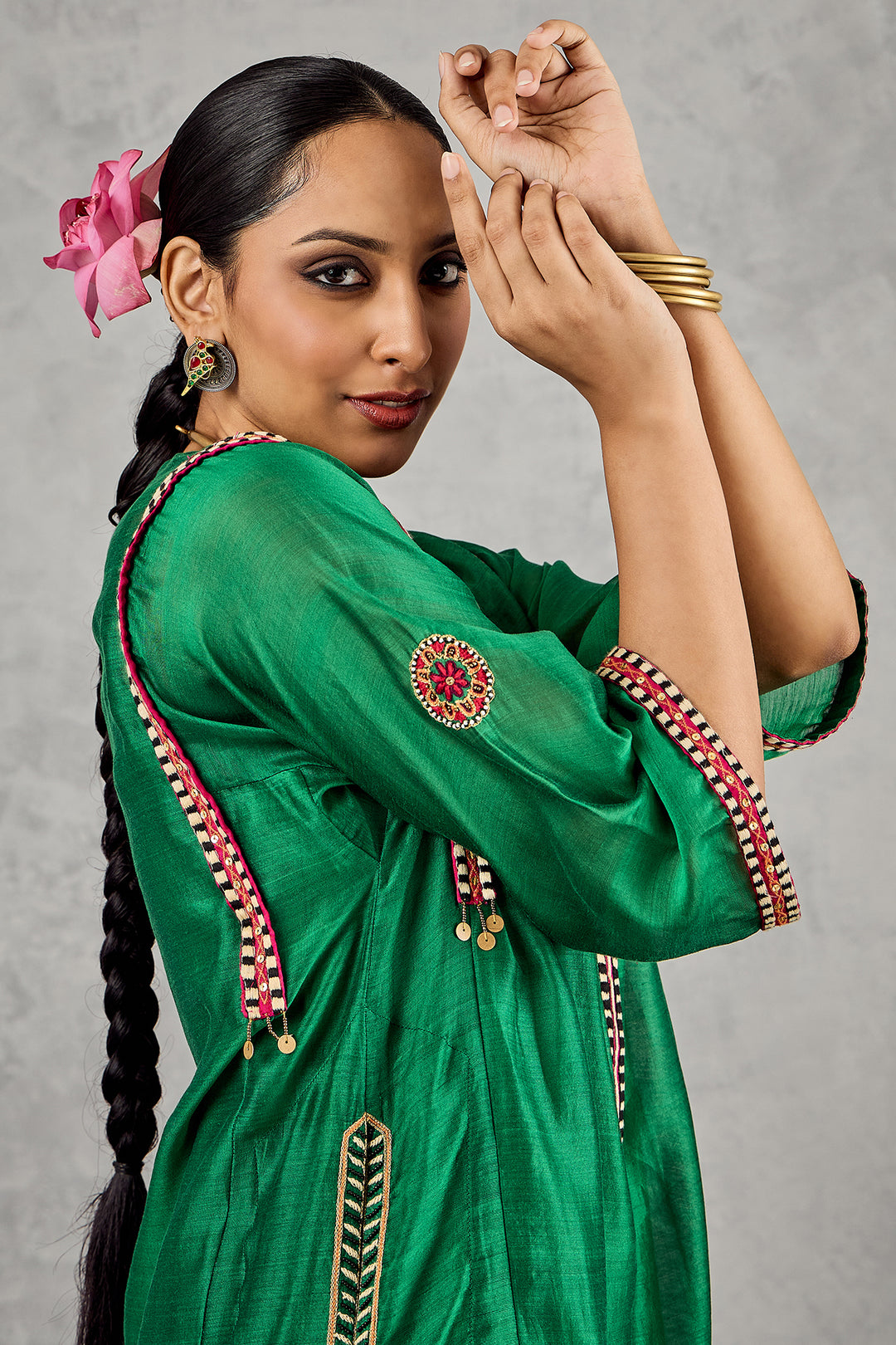 GREEN B/W EMBROIDERY CHOGA