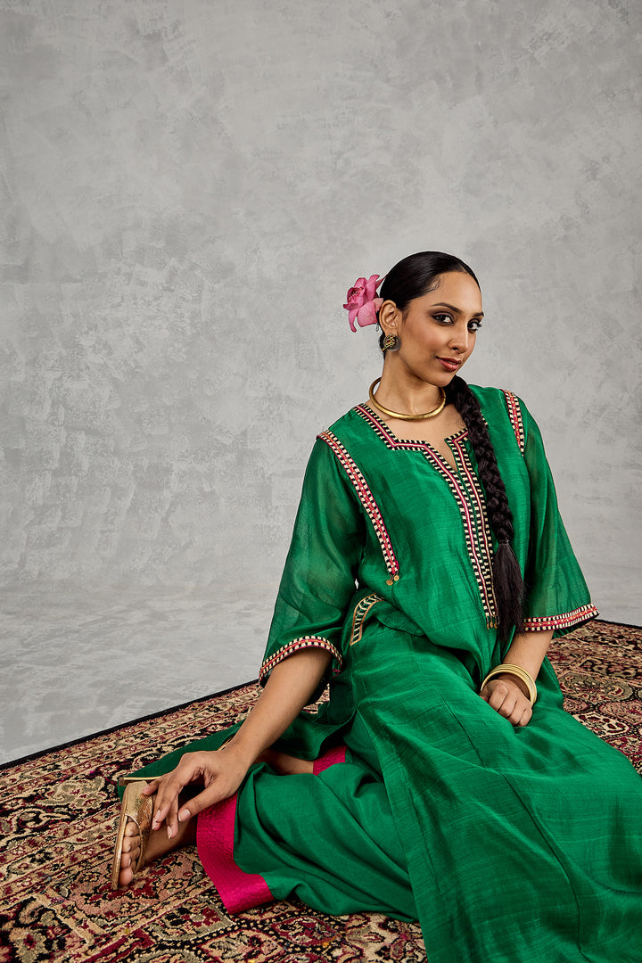 GREEN B/W EMBROIDERY CHOGA