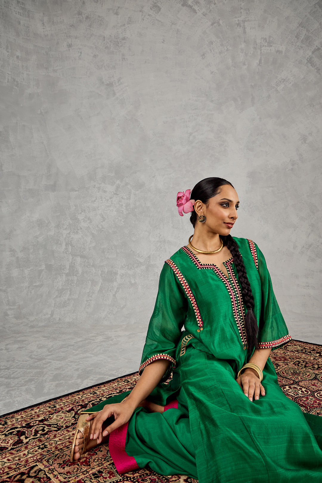 GREEN B/W EMBROIDERY CHOGA