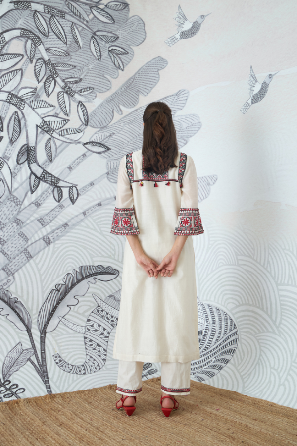 IVORY EMBROIDERY KURTA SET