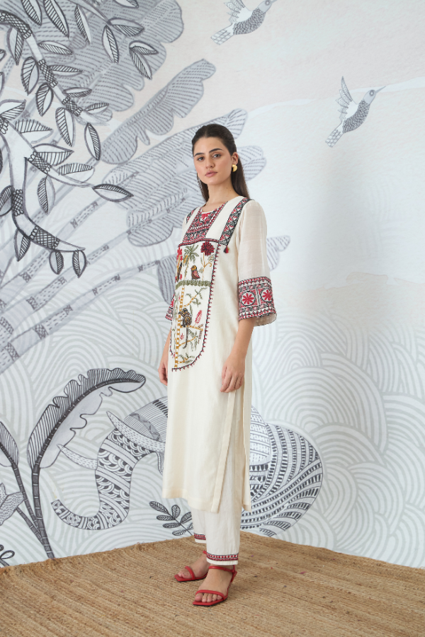 IVORY EMBROIDERY KURTA SET