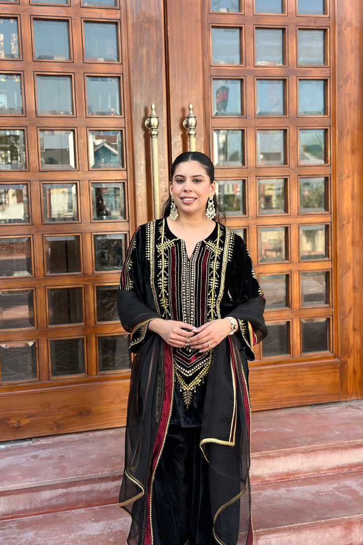 BLACK ORGANZA DUPATTA WITH RED BORDER