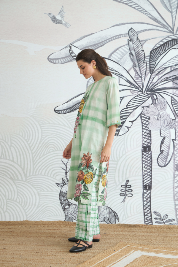 GREEN CHECK FLOWER PLACEMENT KURTA