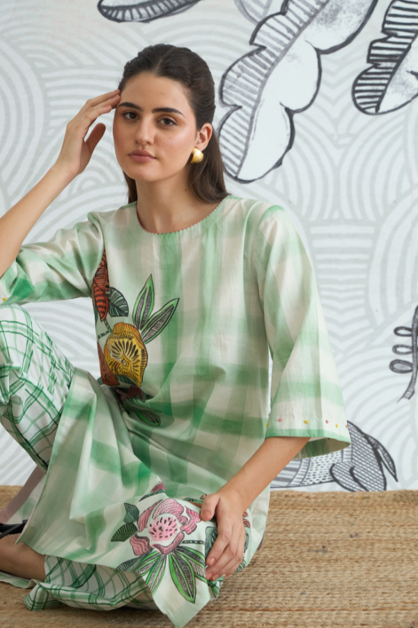 GREEN CHECK FLOWER PLACEMENT KURTA