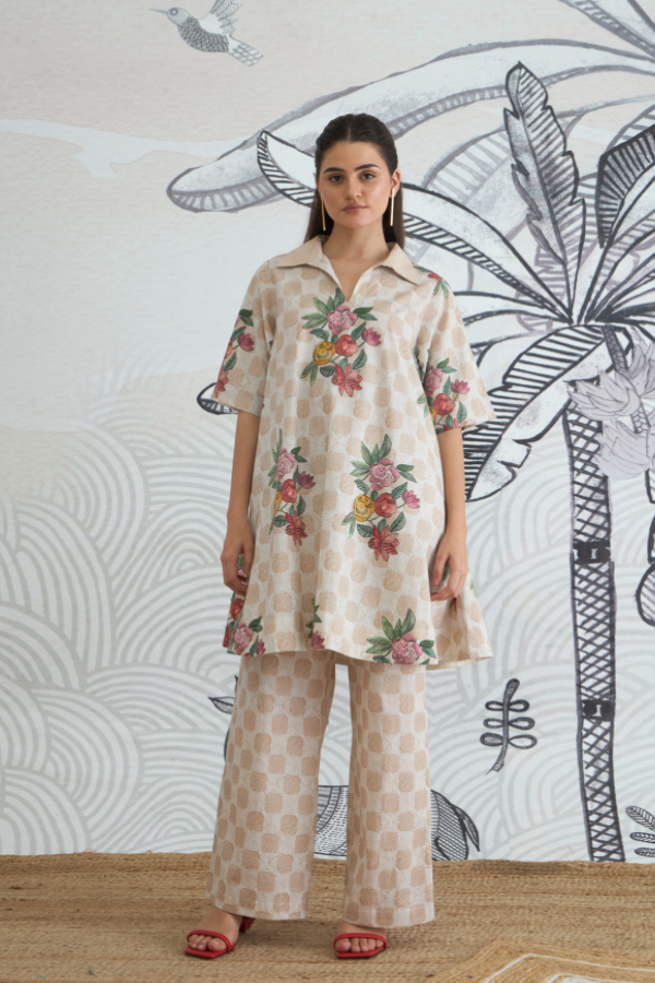 BEIGE CHECK FLOWER BOX PANTS