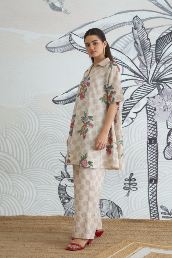 BEIGE CHECK FLOWER BOX PANTS