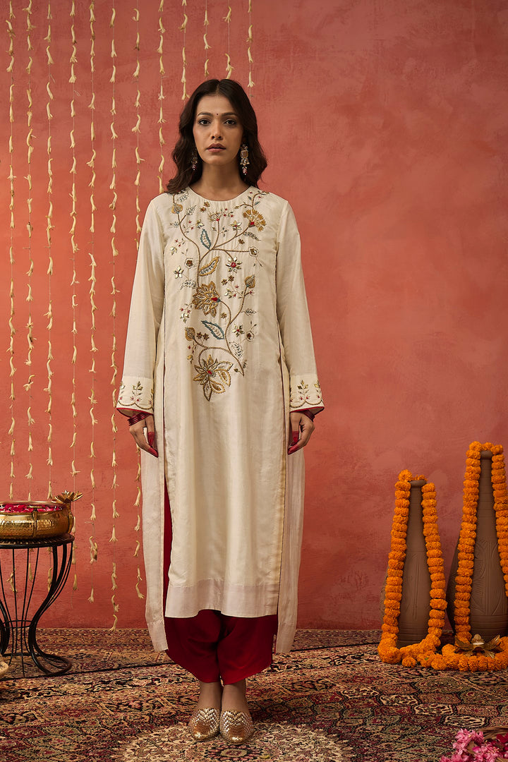 GEHNA:  IVORY SILK EMBROIDERED KURTA SET