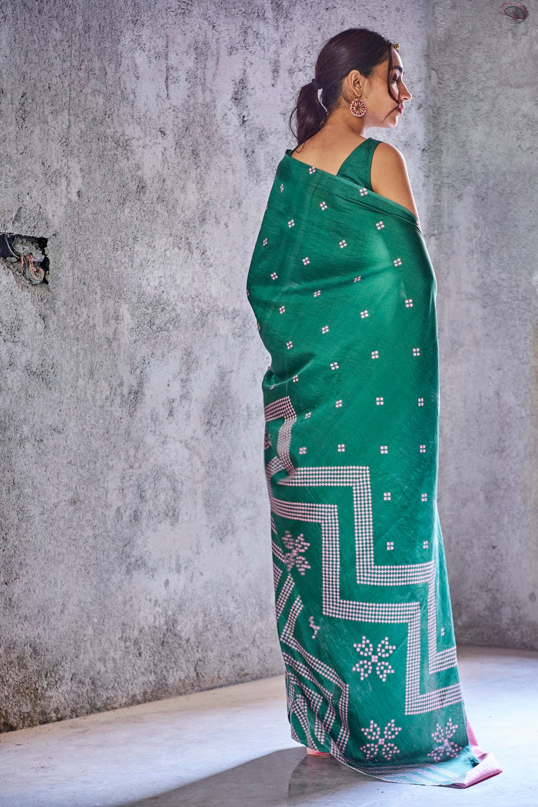 EMERALD GREEN SILK CHEVRON BANDHANI PRINT PANNA SAREE WITH EMERALD SILK BLOUSE