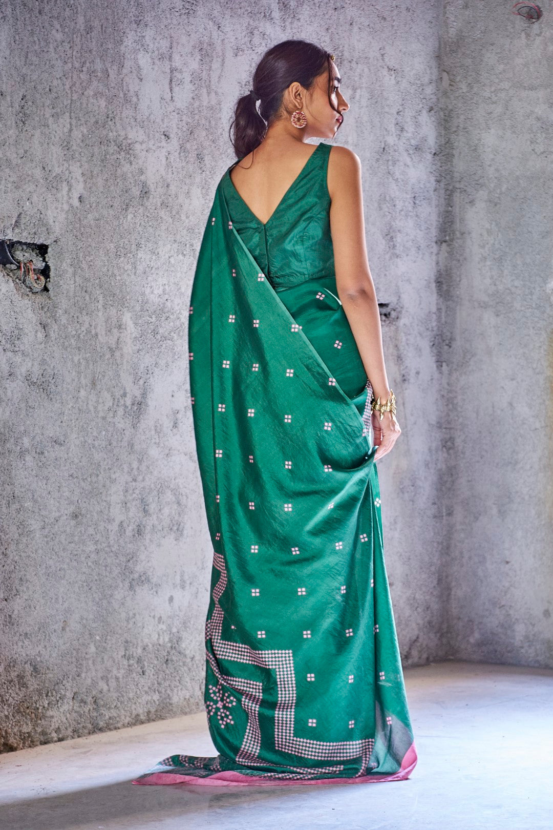 EMERALD GREEN SILK CHEVRON BANDHANI PRINT PANNA SAREE WITH EMERALD SILK BLOUSE