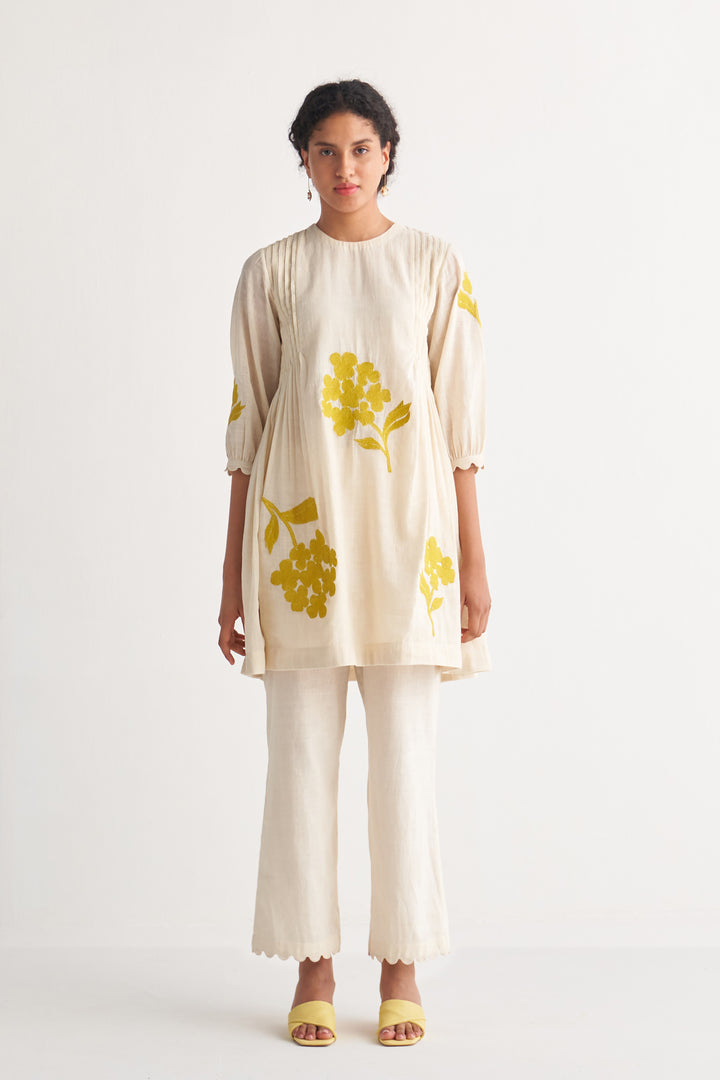 Off white pants with scallope lace