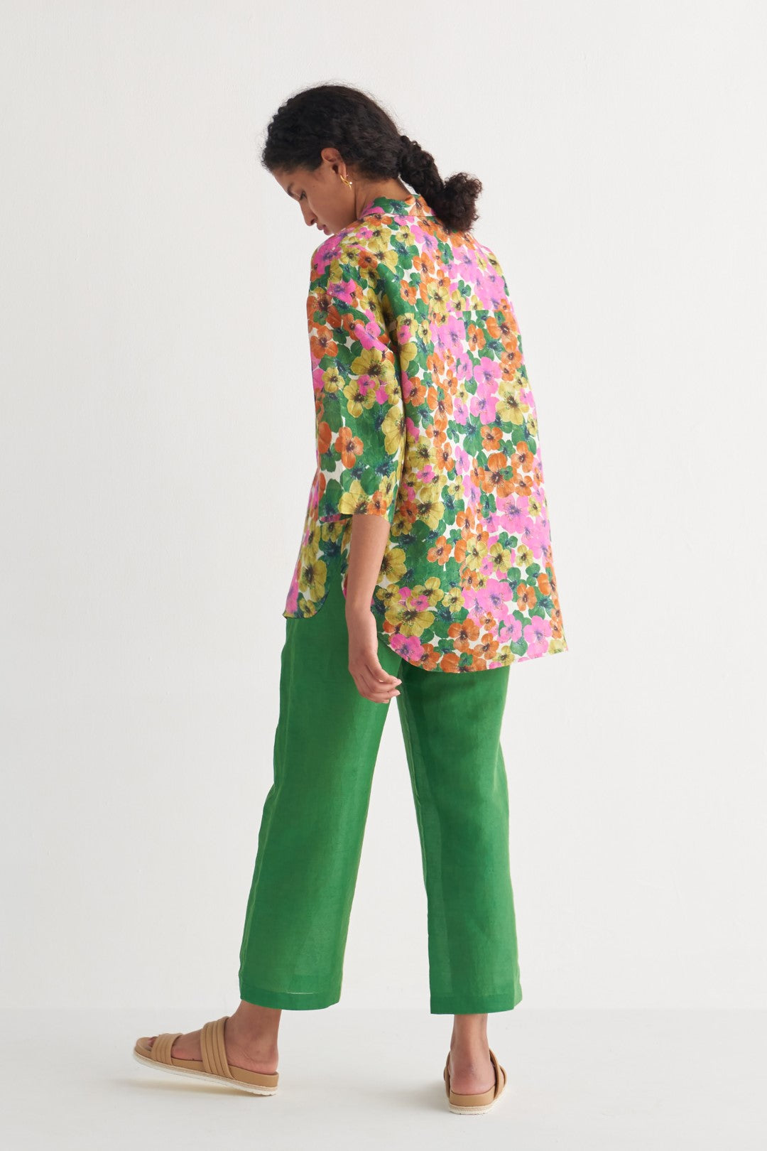 Multihued Gardenia Shirt with Green pants