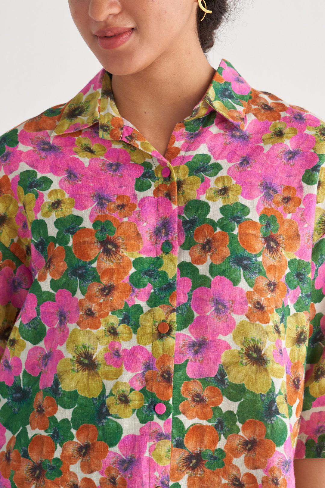 Multihued Gardenia Shirt with Green pants