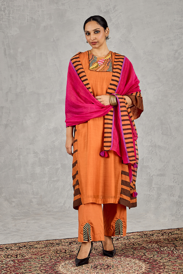 HOT PINK CHANDERI BLOCK PRINTED BORDER DUPATTA