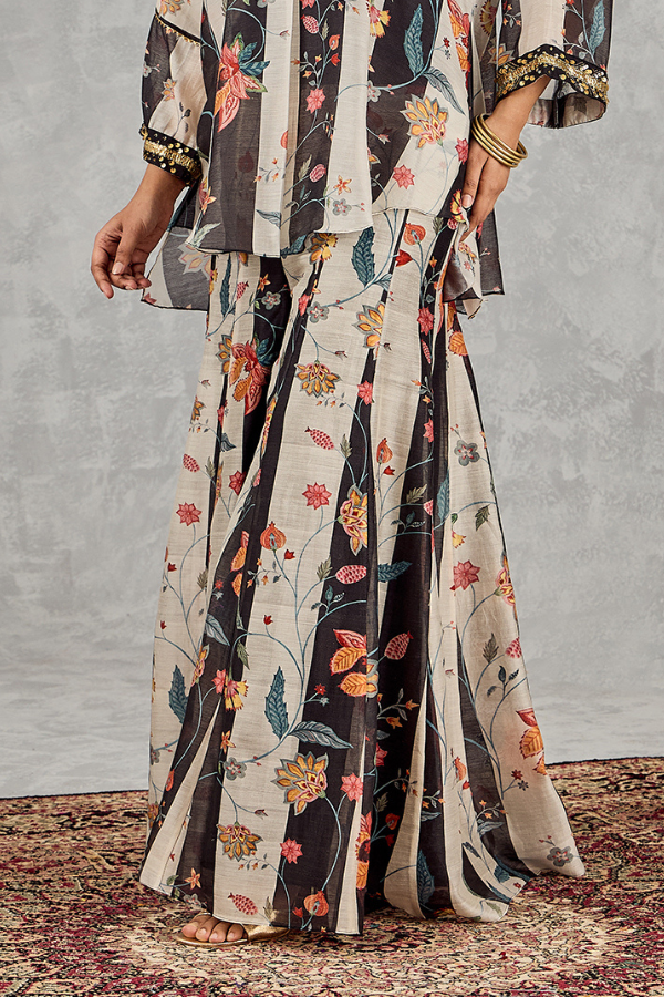 BLACK AND WHITE CHINTZ FLARE KALI PANT