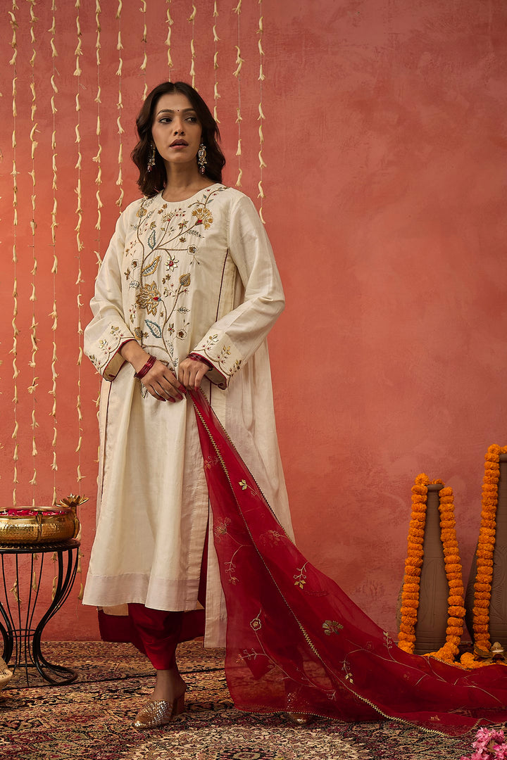GEHNA:  IVORY SILK EMBROIDERED KURTA SET
