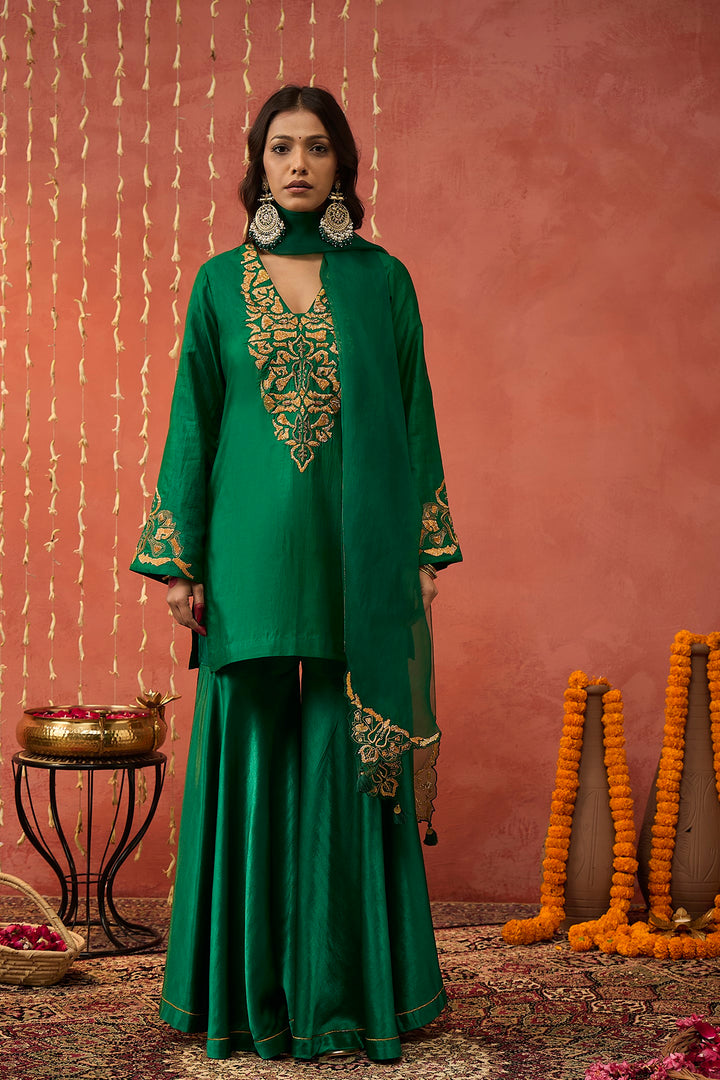 HEENA-EMERALD GREEN GLASS NECK SILK SHORT EMBROIDERED KURTA