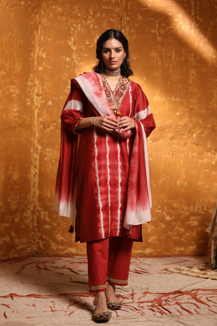 Maroon V-Neck Tie Dye Kurta Set